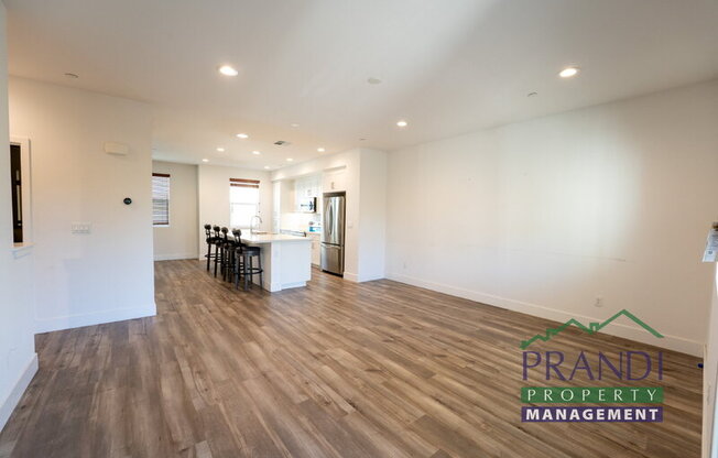 906 ROCKVIEW RD
