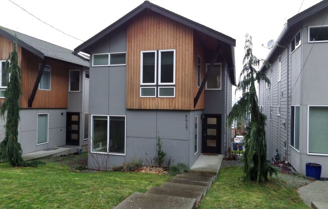 Immaculate and LARGE 4-Bedroom Home in Unbeatable Georgetown Location!!