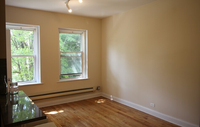 1 bed, 1 bath, $1,300, Unit 301
