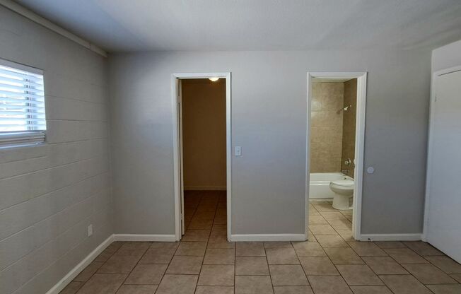 217 W Chicago Avenue