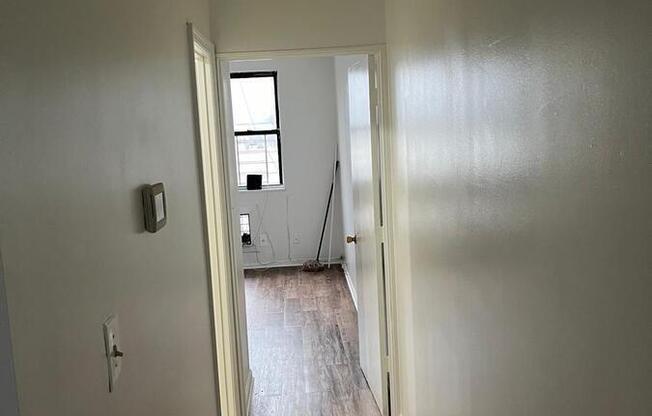 387 SHEPHERD AVE
