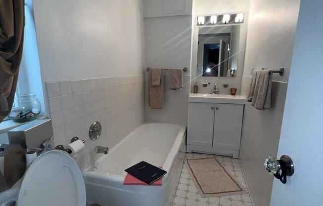 2 beds, 2 baths, 1,557 sqft, $18,000, Unit 19C