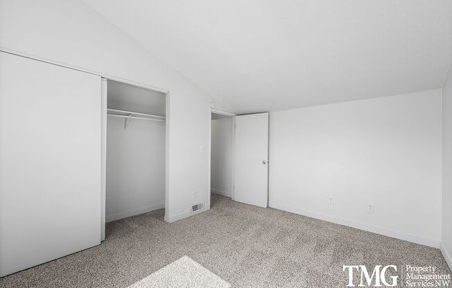 3 beds, 1.5 baths, 1,200 sqft, $1,725, Unit 1330-G5