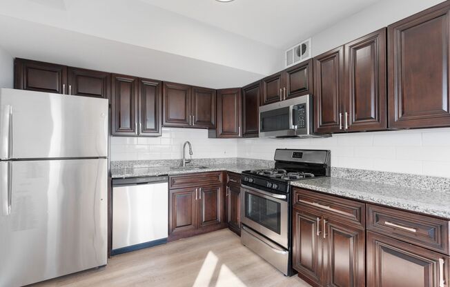 2 beds, 2 baths, 900 sqft, $2,550, Unit 512