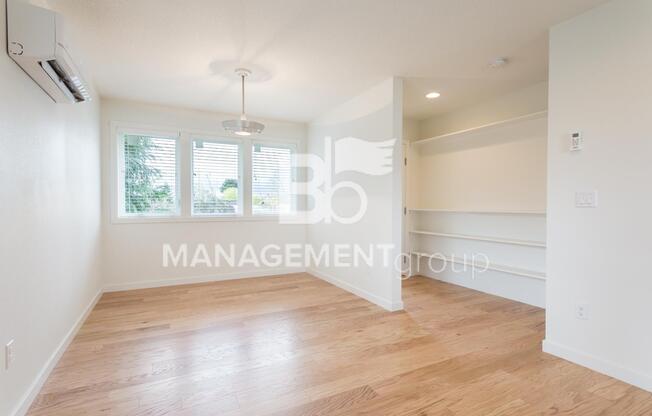Light & Bright Newer Duplex in Close-in NE Portland!