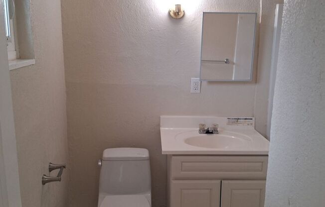 1 bed, 1 bath, 500 sqft, $1,195, Unit UNIT 08