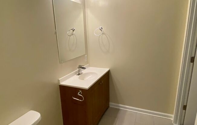 Studio, 1 bath, 653 sqft, $999, Unit 409 Unit 203