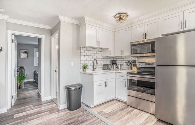 Fully Furnished 1 bed 1 bath + Office/Spare Bedroom/Den at 1075 W Ocean View Ave