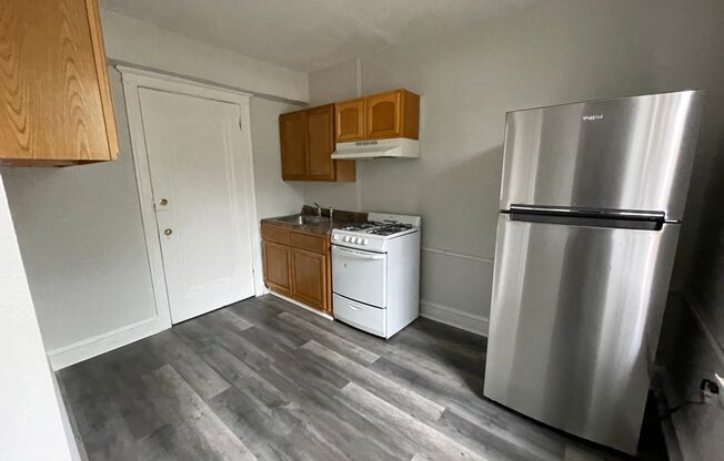 1 bed, 1 bath, 650 sqft, $850, Unit B-304