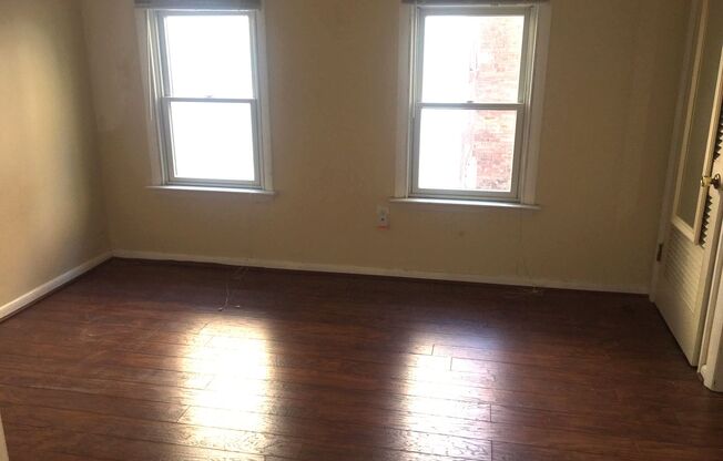 1 bed, 1 bath, 925 sqft, $1,300, Unit 3rd Floor