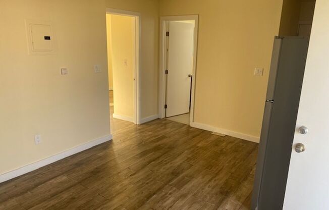 2 beds, 1 bath, $2,050, Unit 3/4a