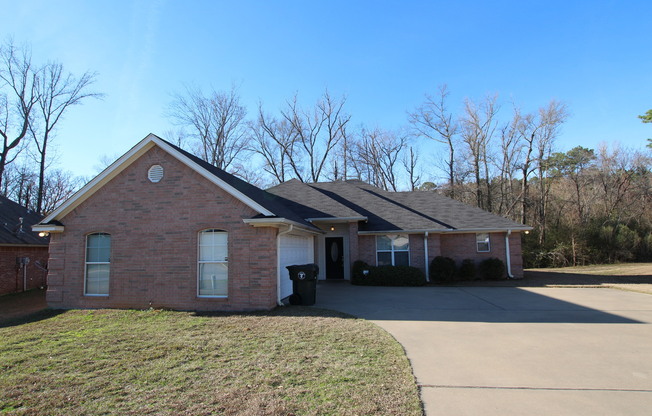 Stunning 3 Bedroom in Vineyard Estates! Available Now!