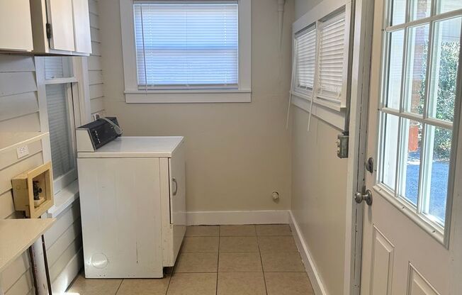 2 beds, 1 bath, $995