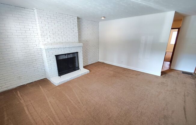 *Clean & Spacious 1BR/1BA Apartment Available in Mt. Washington*