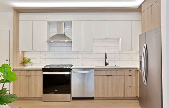 1613 W BELMONT