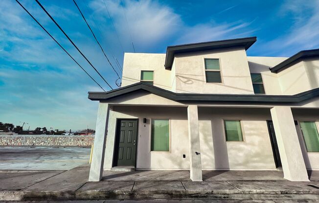 Mission Valley 3 Bedroom 2.5 Bath Townhome