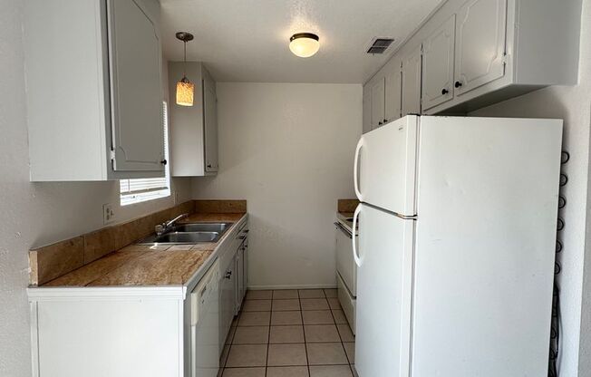 2 beds, 1 bath, 850 sqft, $1,250, Unit Unit 3