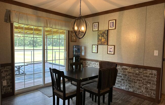 Charming Acrage Rental with Optional Barn Use – Country Living at Its Best!