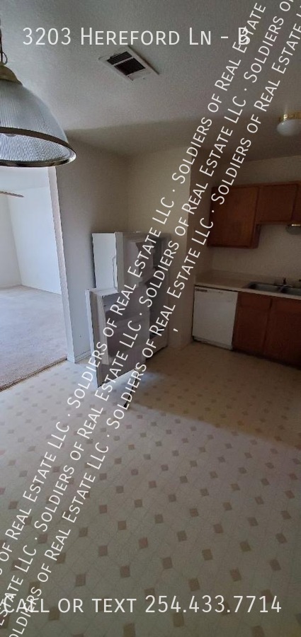 3203 HEREFORD LN