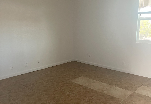220 W 9 ST