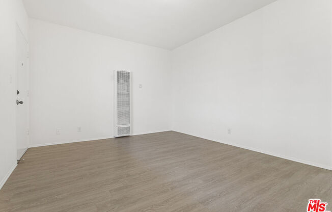 Studio, 1 bath, 330 sqft, $1,700, Unit 9