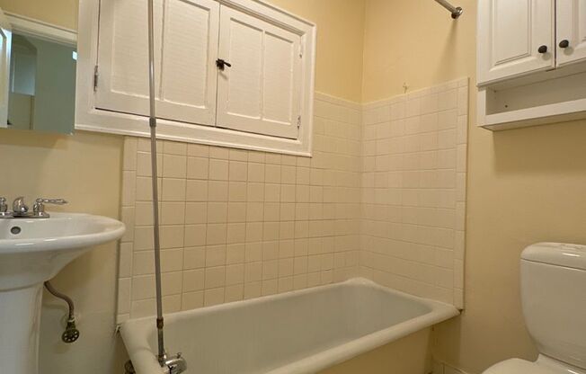1 bed, 1 bath, 605 sqft, $1,250, Unit B-12