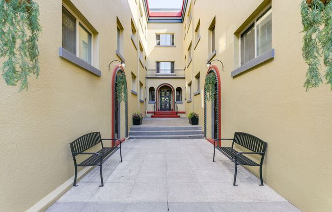 Studio, 1 bath, 600 sqft, $1,050, Unit 211