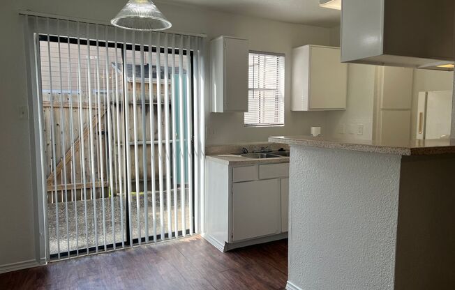 1 bed, 1.5 baths, 776 sqft, $975, Unit 25-1203