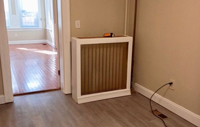 Modern Capitol Hill Location Basement Newly Renovated Unit with 1 Bedroom, 1 Bathroom,