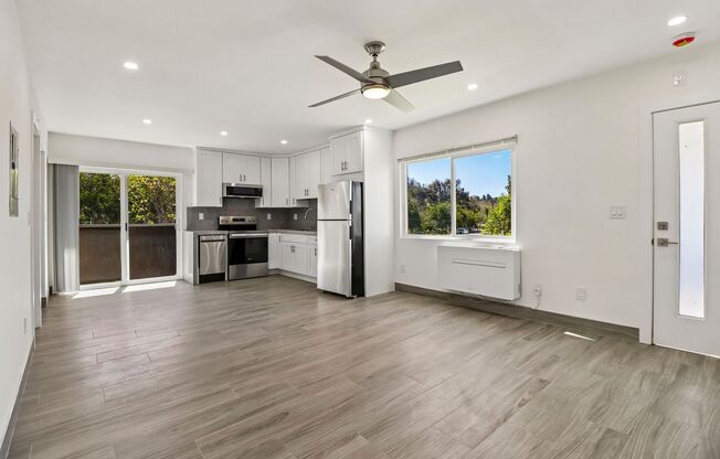 2 beds, 1 bath, 675 sqft, $2,300, Unit 18