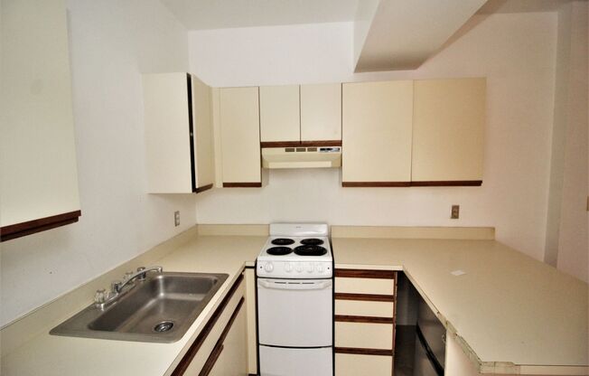Studio, 1 bath, $900
