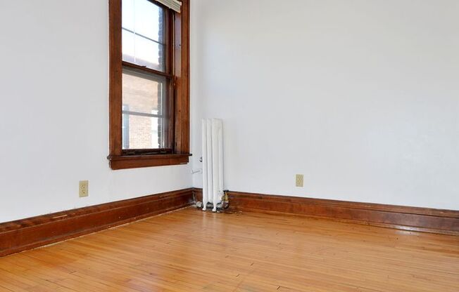 1 bed, 1 bath, 410 sqft, $880, Unit 22 - 27