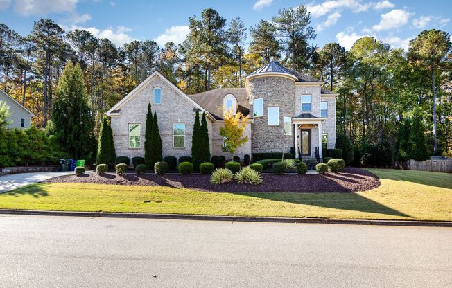 Stunning 5-Bedroom, 5-Bathroom Home with Chef's Kitchen and Luxurious Features