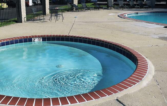 apartment complex with hot tub