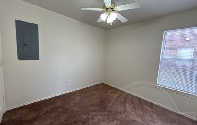 3 beds, 2 baths, $875, Unit 3307 Toledo Unit A