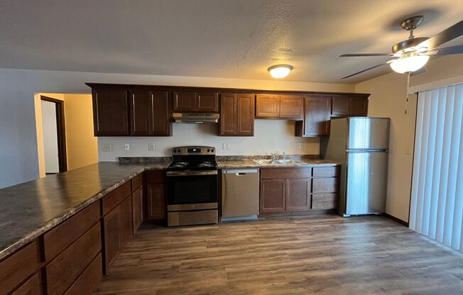 2 beds, 1 bath, 950 sqft, $1,200