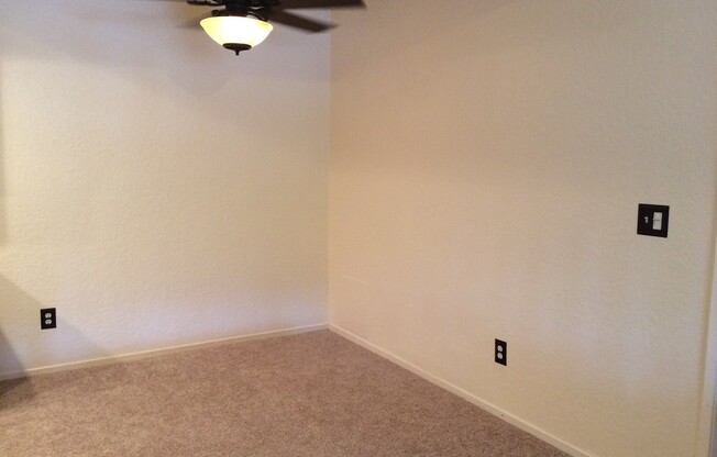 Spacious 1 Bedroom Unit in Pheasant Creek