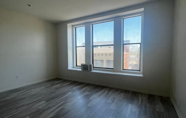 Studio, 1 bath, 400 sqft, $795, Unit 13