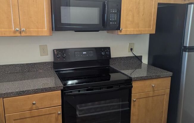 2 beds, 2 baths, 1,037 sqft, $1,825, Unit 808 #3B