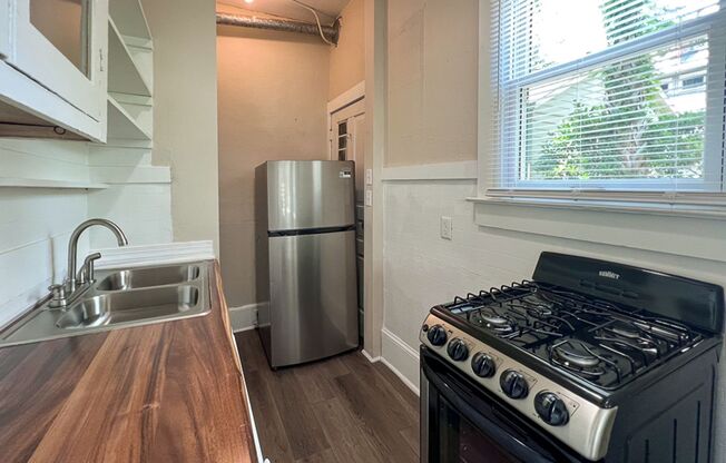 1 bed, 1 bath, $1,200