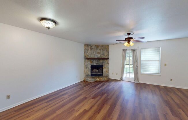 3 BR 2 BA Townhome- LEXINGTON SQUARE