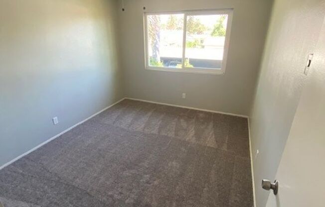 LAKEWOOD TOWNHOUSE APARTMENTS