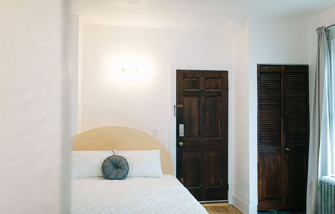 Studio, 1 bath, 300 sqft, $2,569, Unit Lakeview studio #1 with private patio on bike path, near downtown. .