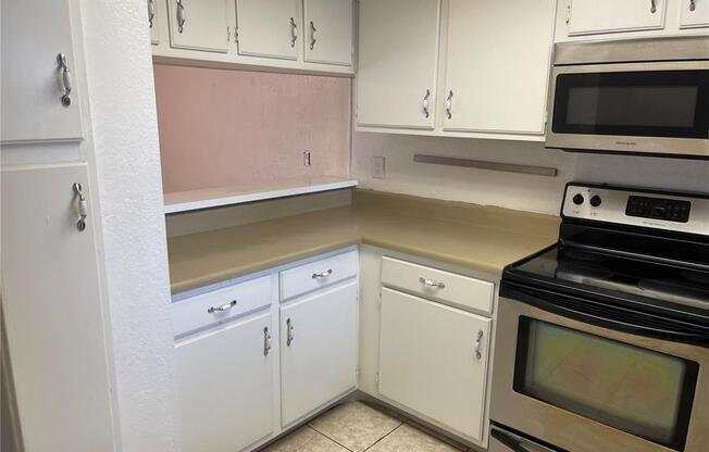 652 SAINT JOHNS CT