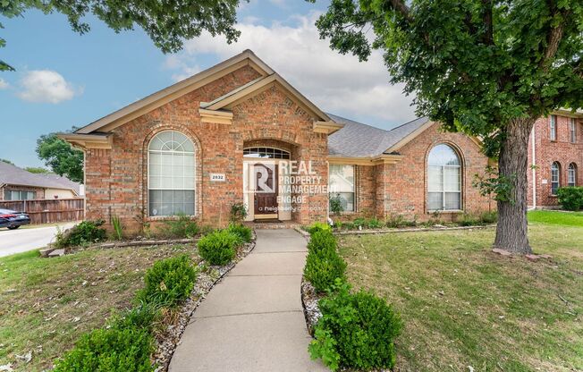 Spacious 4-Bedroom Home in the heart of DFW