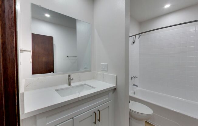 2 beds, 1 bath, 900 sqft, $2,783, Unit 126