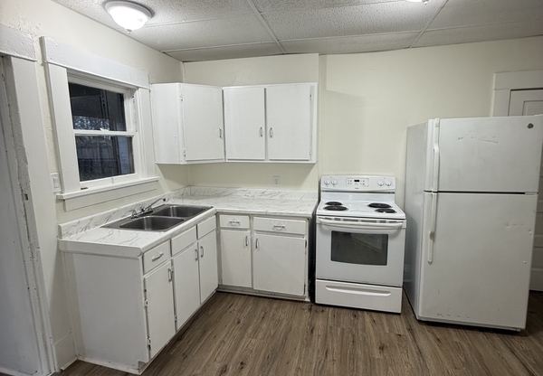 1825 N PL 1