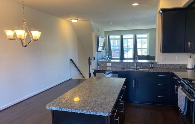Beautiful 3 Bedroom Townhome in Glen Burnie!