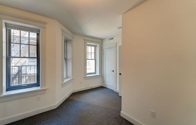 3 beds, 2 baths, 736 sqft, $2,995, Unit 41