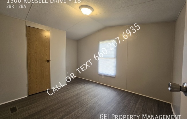 1306 RUSSELL DR